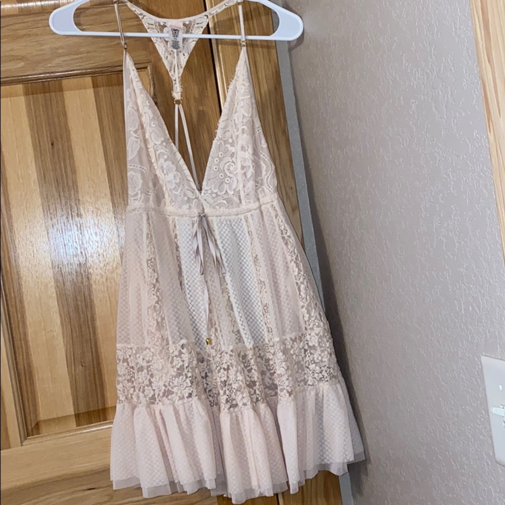 Super pretty light pink dress!